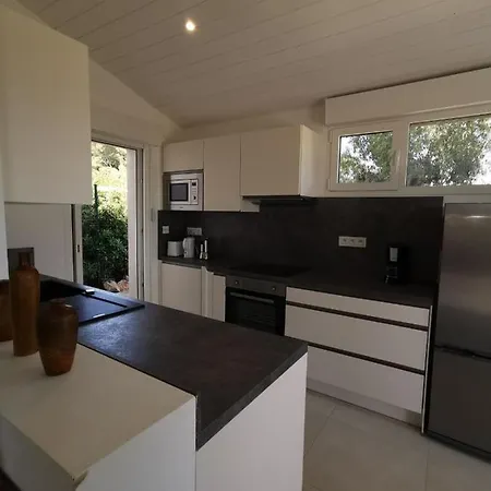 The Duplex Almanarre For 4 With Sea View And Parking At The Madrague Апартаменты Йер