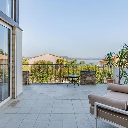 Апартаменты The Duplex Almanarre For 4 With Sea View And Parking At The Madrague Йер
