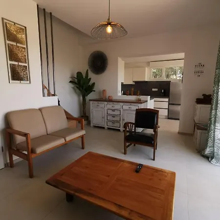 Апартаменты The Duplex Almanarre For 4 With Sea View And Parking At The Madrague *