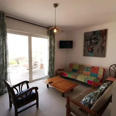 The Duplex Almanarre For 4 With Sea View And Parking At The Madrague Апартаменты