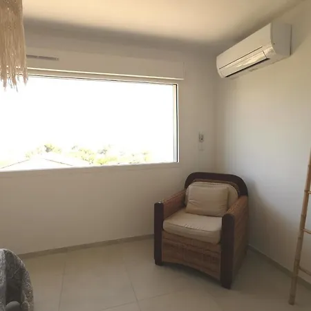 The Duplex Almanarre For 4 With Sea View And Parking At The Madrague * Йер