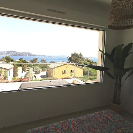 The Duplex Almanarre For 4 With Sea View And Parking At The Madrague Йер