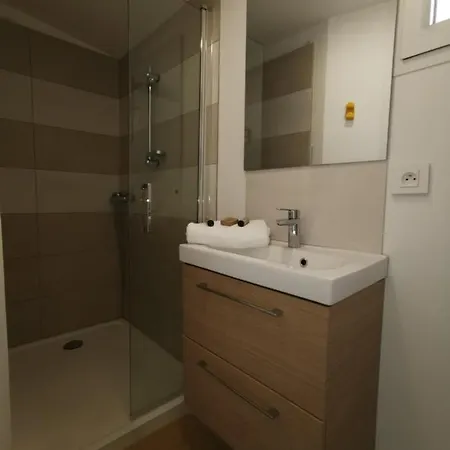 The Duplex Almanarre For 4 With Sea View And Parking At The Madrague Йер