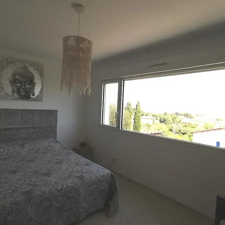 The Duplex Almanarre For 4 With Sea View And Parking At The Madrague